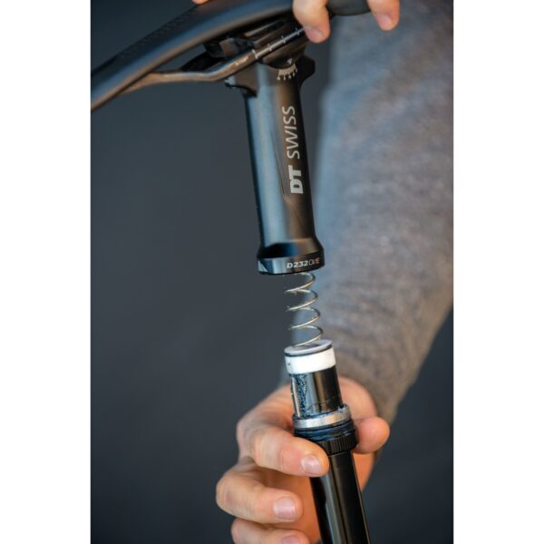 DT Swiss D 232 ONE Carbon Dropper Seatpost - 60mm Travel - 27.2mm - Image 5